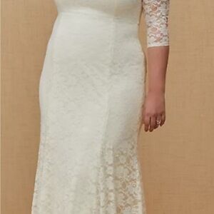 Plus size 22 Torrid ivory Lace 3/4 inch sleeves off the shoulder dress.